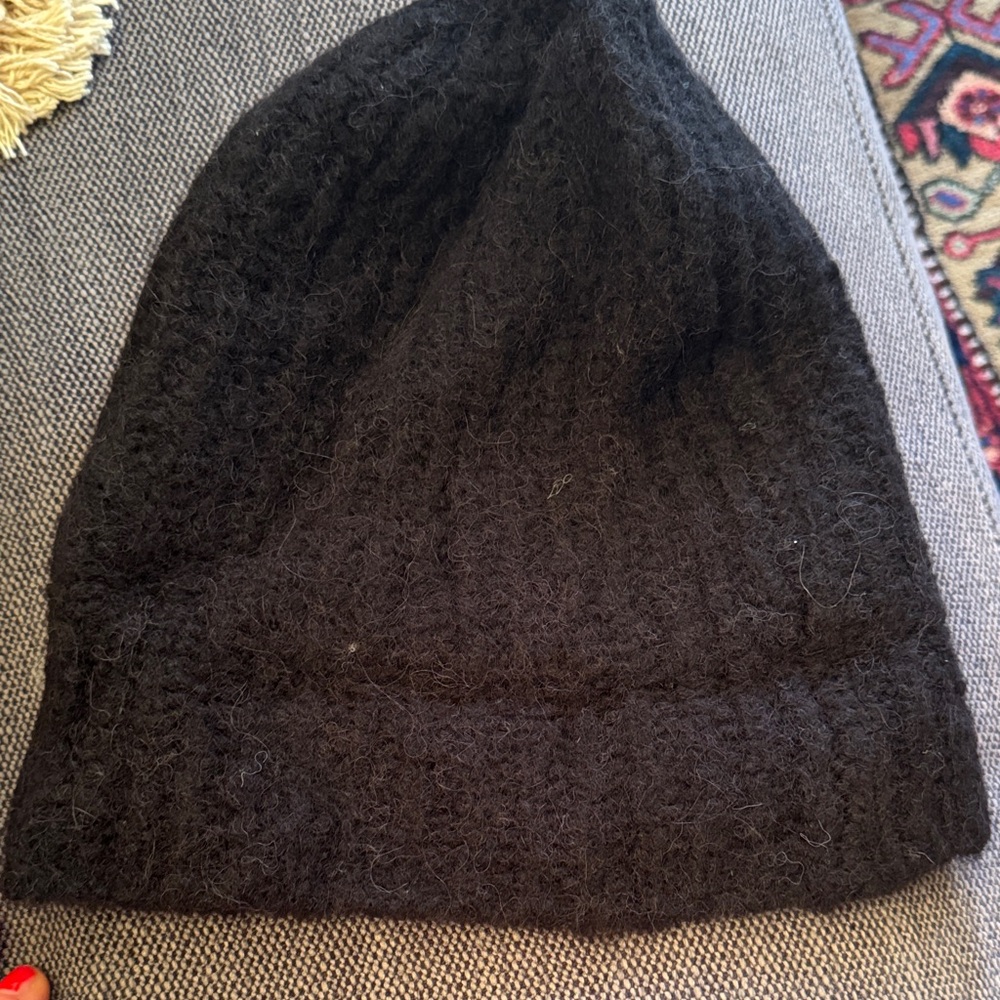 Black cozy 7115 by Szeki toque hat